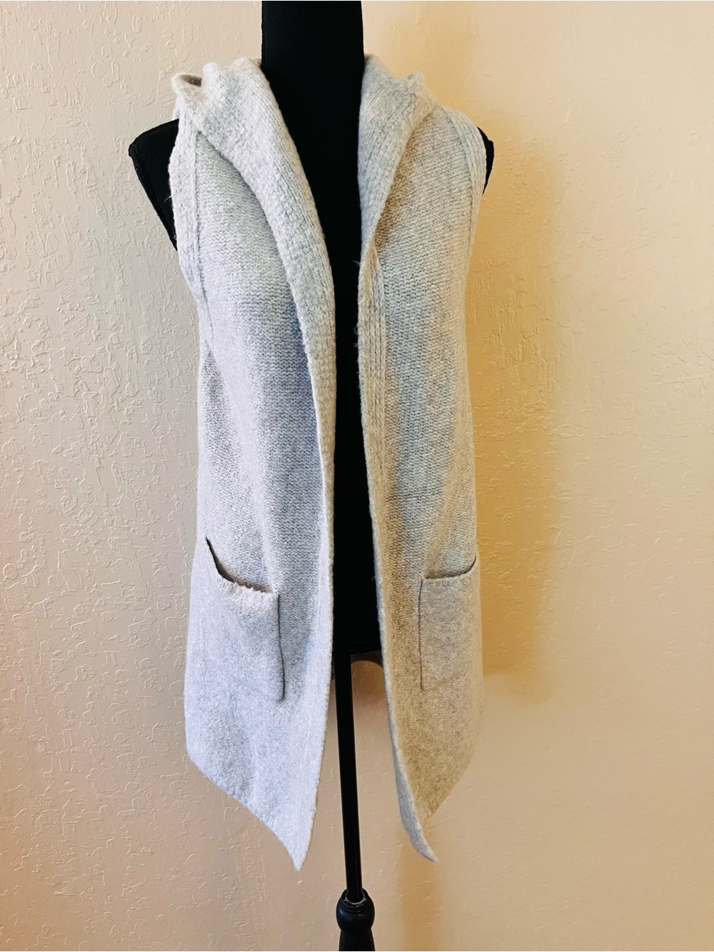 Tahari‎ Light Gray Sleeveless Hooded Knit Vest